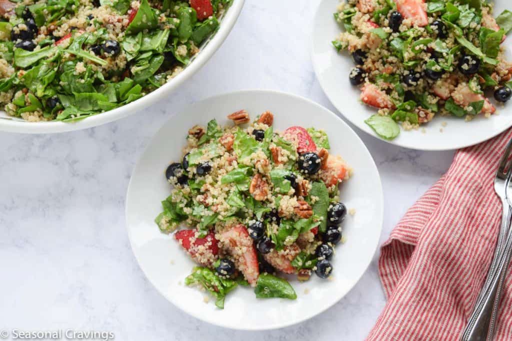 Quinoa Salad with Spinach and Berries