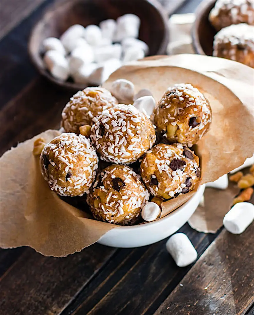 An easy gluten-free dessert consisting of a bowl full of cookies and marshmallows on a wooden table.