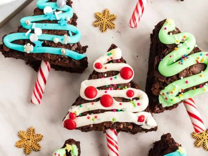 Christmas tree brownies with adorable decors. 