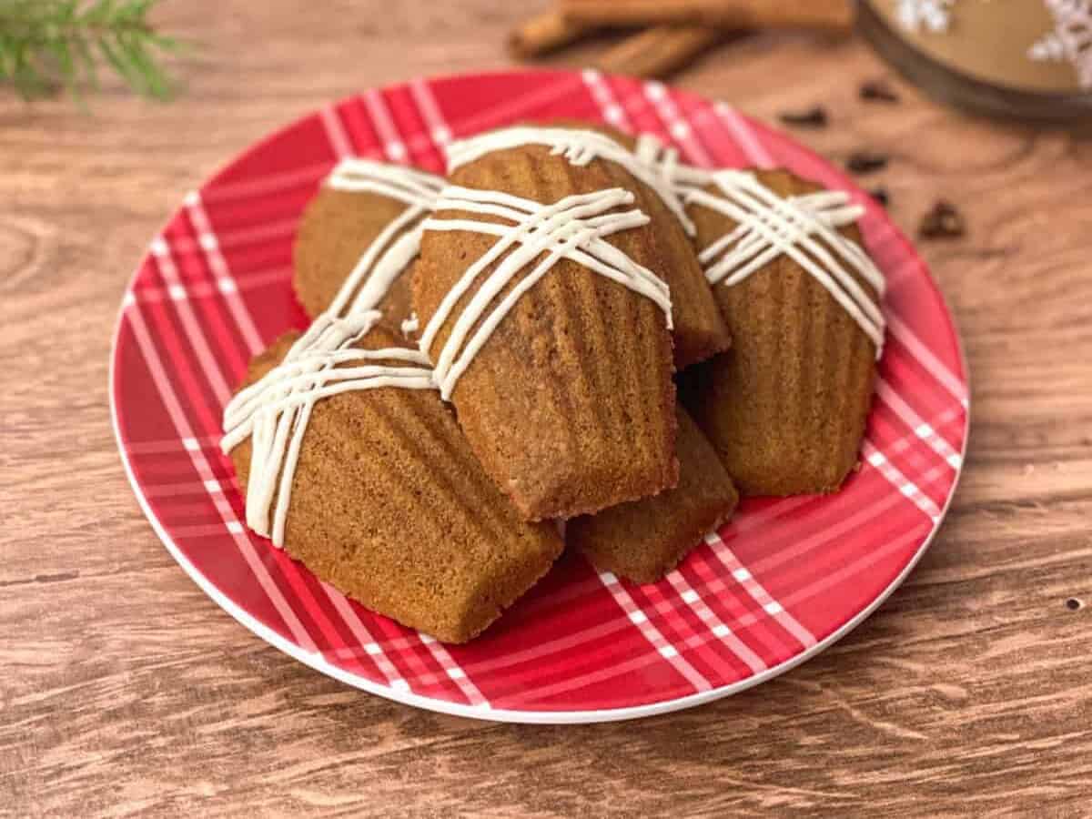 Gingerbread Madeleines on a holiday plate. 